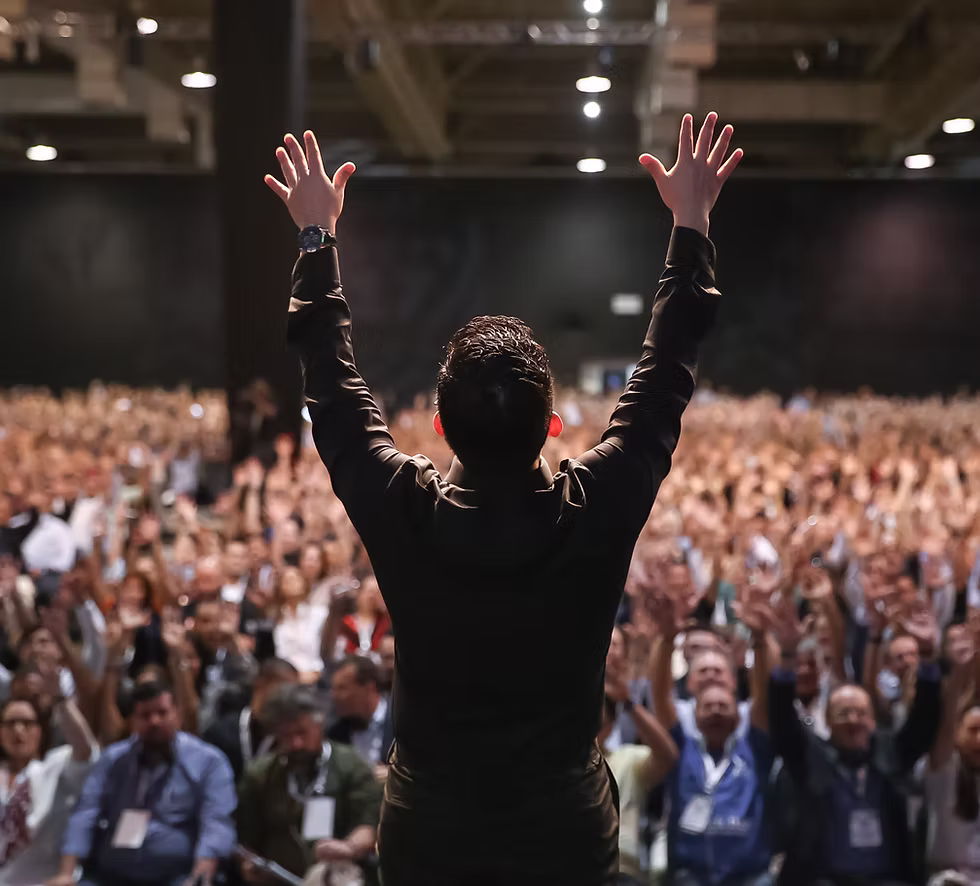 Students attending a packed Oslo Student Hub event.